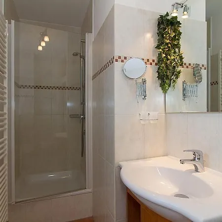 Duenenschloss Duenenschloss 1-33